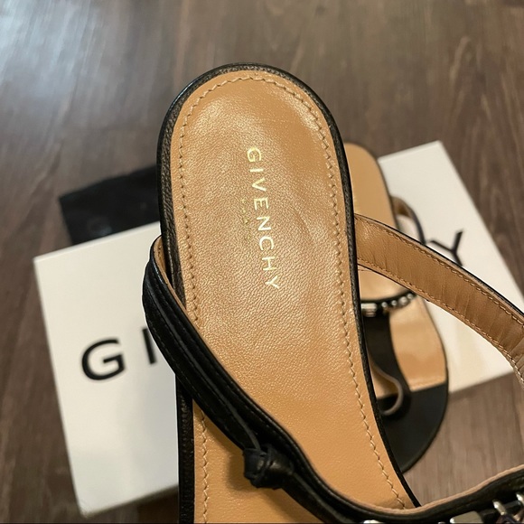 New Givenchy metal logo thong strap leather sandals - Picture 8 of 15